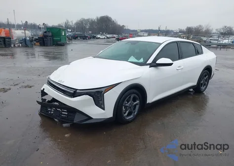 2025 Kia K4 Lxs z USA, uszkodzony, nr VIN 3KPFT4DE7SE095939